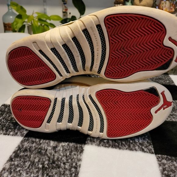 Jordan 12 Playoffs. Sneaker size women's 8.5 boys 7. - Picture 7 of 11
